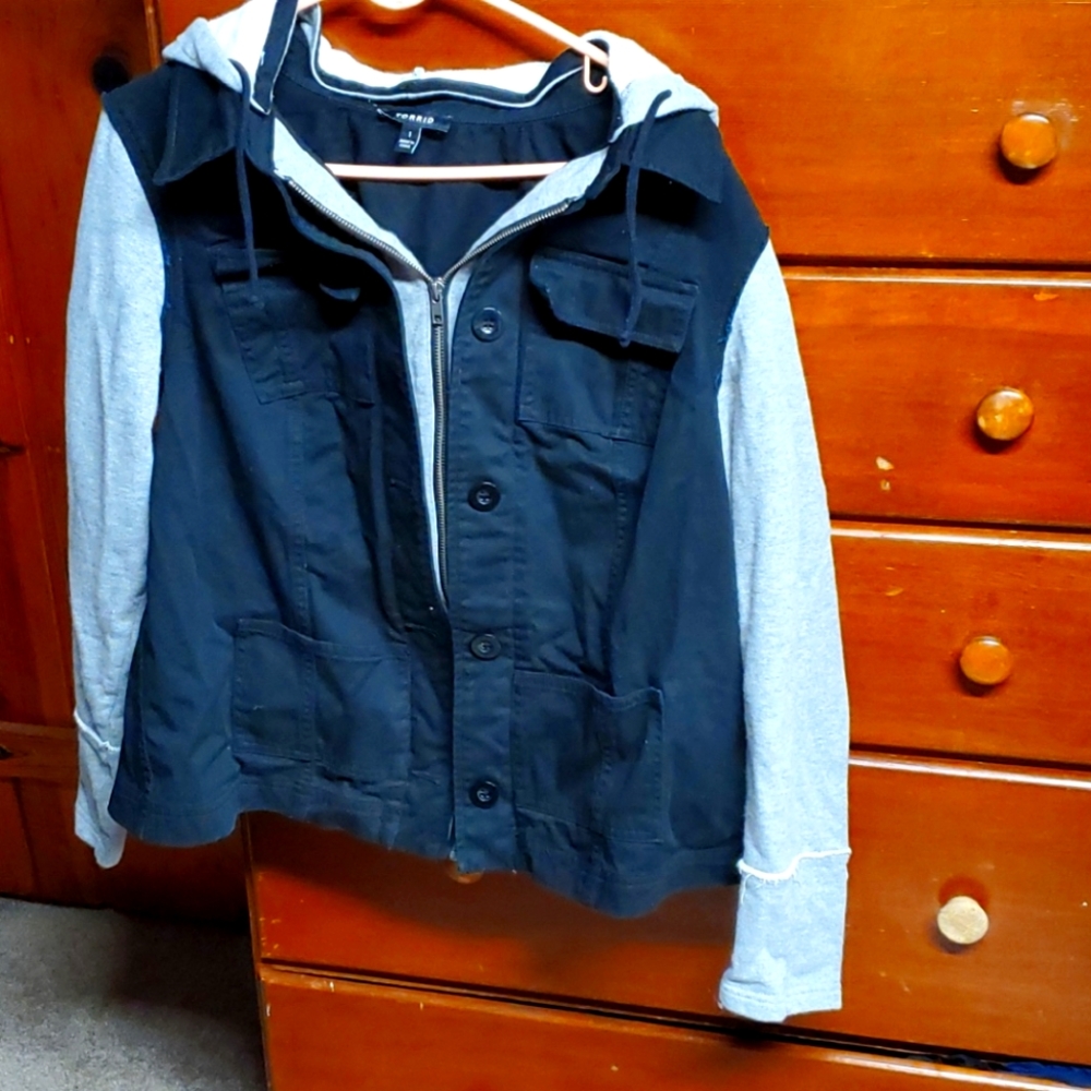 Sz 1 {14/16)Torrid 2-tone jacket detachable hoodie
